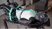 あなたはラテックスコスプレイヤー それともトイ ドッグ
